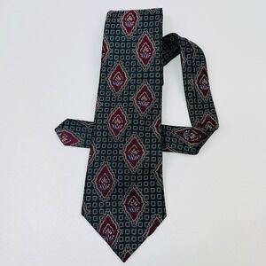 HALSTON lll Mens Italian Silk Vintage Necktie Tie‎ Classic Length